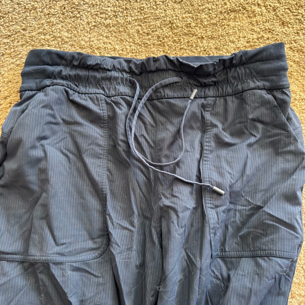 Lululemon Navy dance studio crop